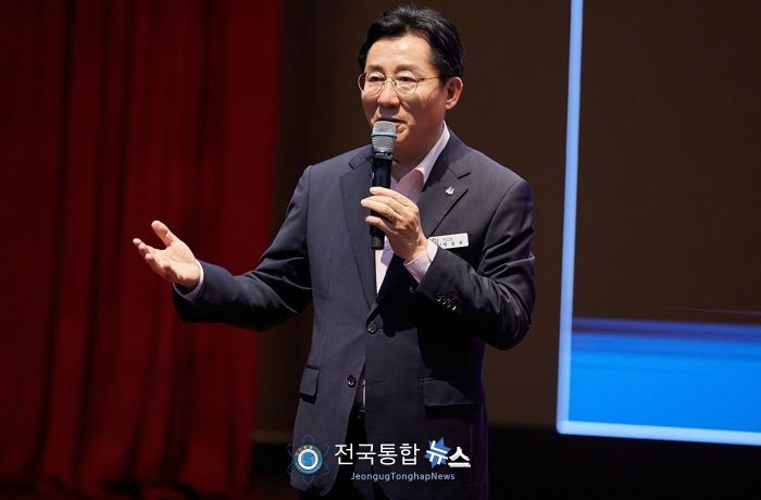 1. 박경귀 아산시장 특강 안내 장면
