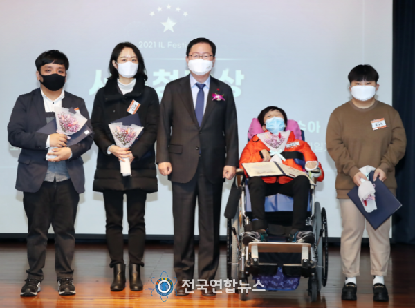 대전 서구 장애인자립생활센터(센터장 천인수)는 지난 10일 서부새마을금고 가수원점 대강당에서 ‘2021년 장애인자립생활 성과보고회’를 개최했다.