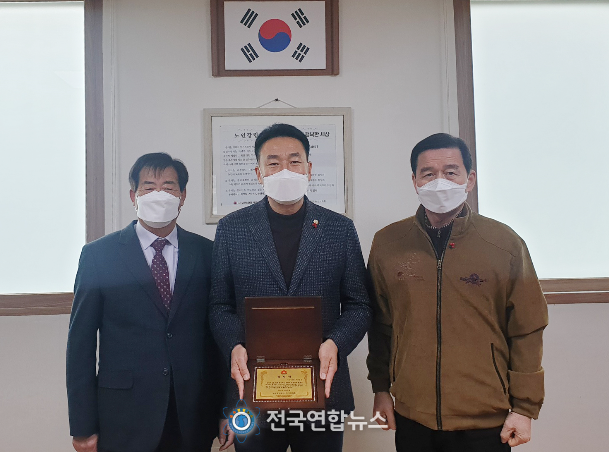 서산시의회 가충순 의원 부석면 취평1리 주민 감사패 받아