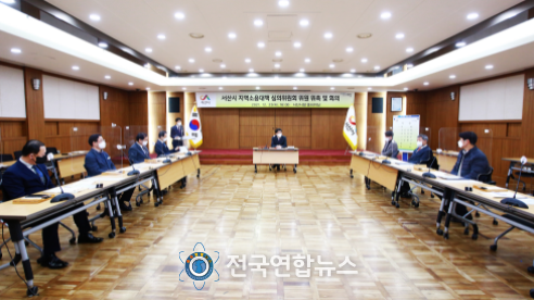 맹정호 서산시장이 23일 시청 중회의실에서 서산시지역소음대책 심의위원회 위원 회의를 주재하는 모습