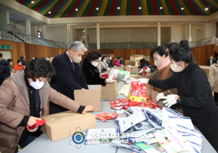 설 명절 선물꾸러미 제작 모습