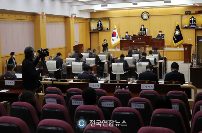 서산시의회는 25일 제4차 본회의를 열고 제270회 임시회 일정을 마무리했다.