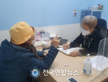 만 60세 어르신 대상 치매조기검진 진행 장면