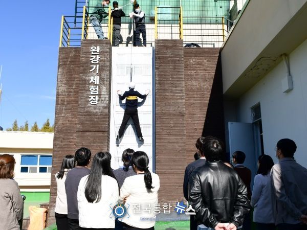대전 중구, 비상탈출 대비 완강기 사용법 교육