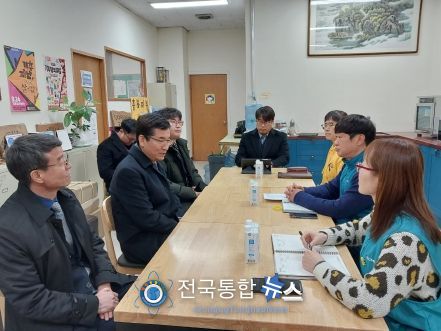 윤건영 충북교육감, 전교조충북지부 사무실 방문 교육현안 협의