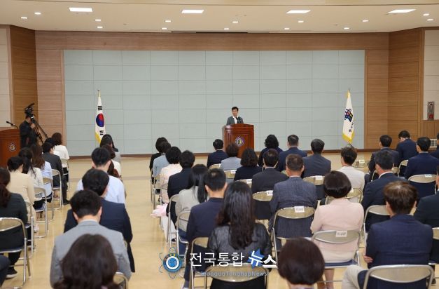 윤건영 충북교육감, 5월은 사랑과 감사의 마음으로 의미 있는 시간이 되길 소망해