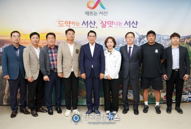 20일 시청 시장실에서 열린 파리올림픽 출전 특별지원금 및 격려금 전달식