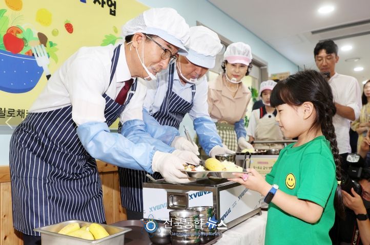윤건영 충청북도교육감-김영환 충청북도지사, 손잡고 어린이집 현장 방문